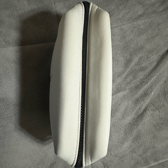 YSL makeup Bag - Picture 2 of 7